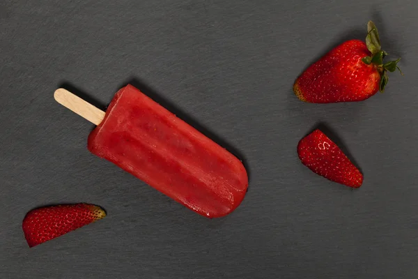 Paletas de fresa congelada Bares de frutas — Foto de Stock