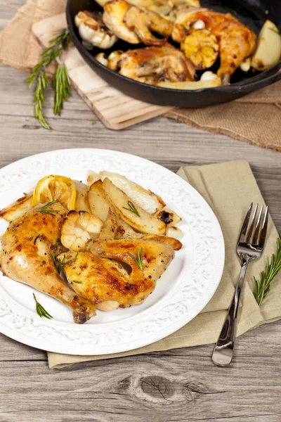 Cosce di pollo arrosto — Foto Stock