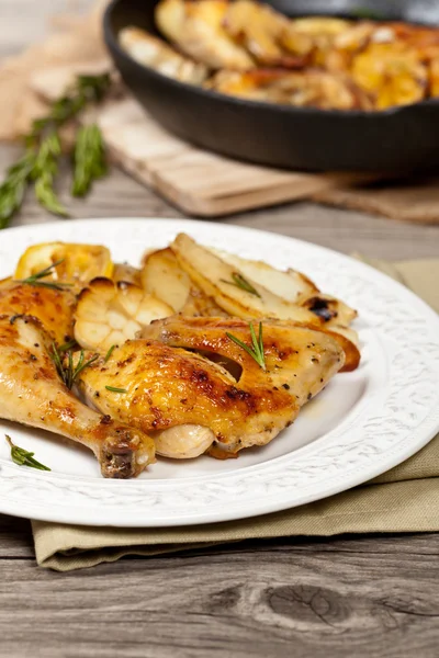 Cosce di pollo arrosto — Foto Stock