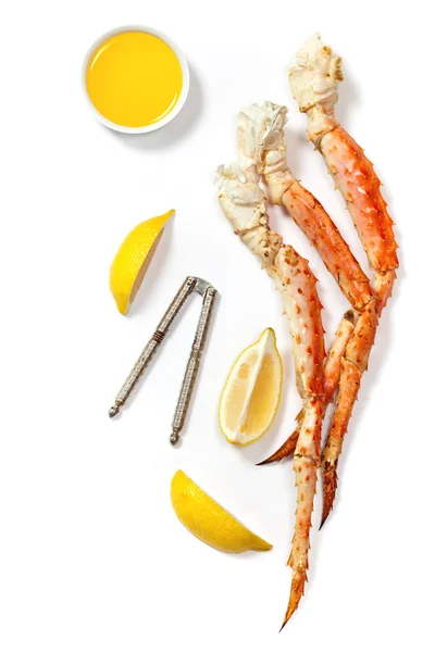 Jambes de crabe des neiges avec tranches de citron frais — Photo