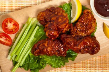 Ekmekli Tavuk barbekü sosu ile