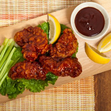 Ekmekli Tavuk barbekü sosu ile