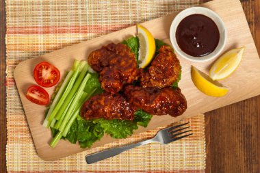 Ekmekli Tavuk barbekü sosu ile