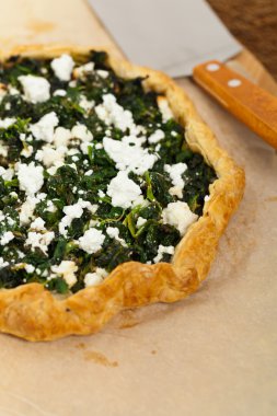 Beyaz peynir ile ıspanak pasta