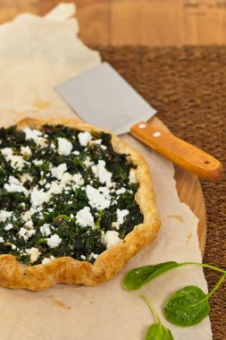 Beyaz peynir ile ıspanak pasta