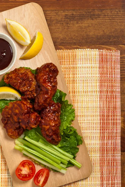 Pollo empanado con salsa barbacoa —  Fotos de Stock