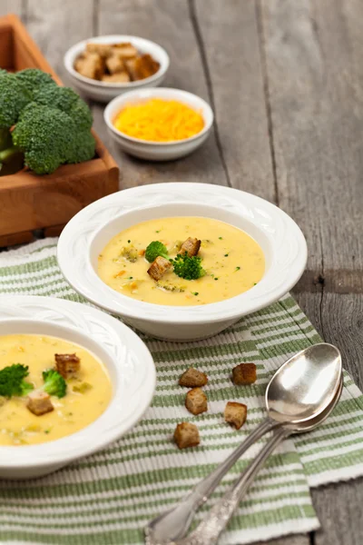 Brokkoli-Cheddar-Suppe — Stockfoto