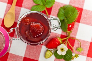 ev yapımı çilek reçeli