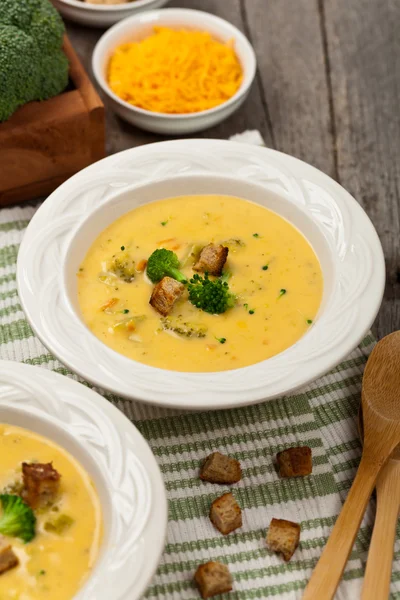 Brokkoli-Cheddar-Suppe — Stockfoto