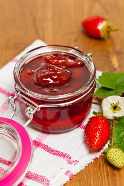 ev yapımı çilek reçeli