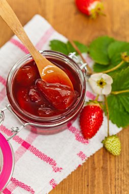 ev yapımı çilek reçeli