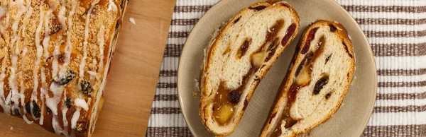 Weihnachten Zimt Apfel und Rosinenbrot — Stockfoto