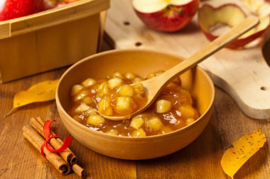 Elma tarçın pasta dolgu