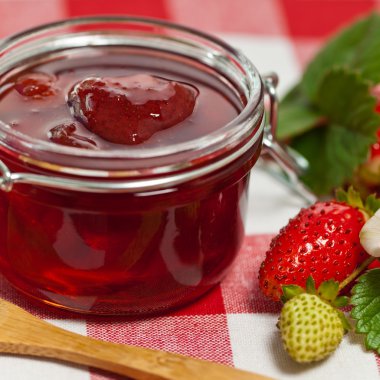 ev yapımı çilek reçeli