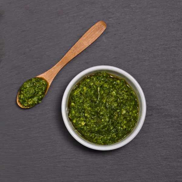 Taze fesleğen pesto — Stok fotoğraf