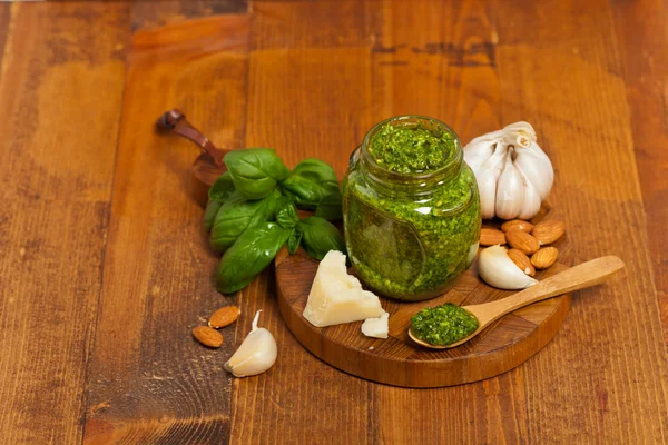 Friss bazsalikom pesto — Stock Fotó