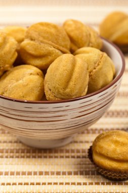 şeklinde cevizli kurabiye