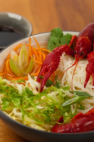 ザリガニ ヌードル スープ — ストック写真