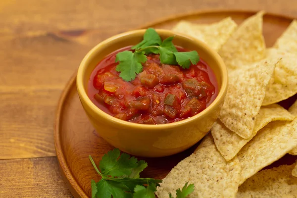 Klobige Salsa und Chips — Stockfoto