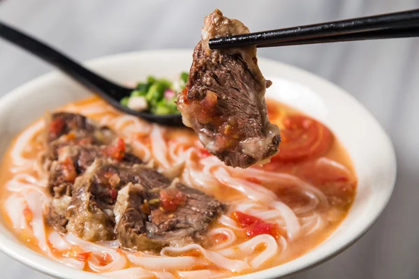 Tayvanlı sığır şehriye çorbası