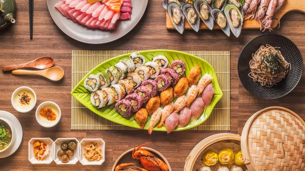 Masă completă de sushi set — Fotografie, imagine de stoc