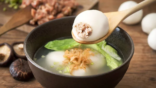 Китайський м'яса м'яч галушки з суп — стокове фото