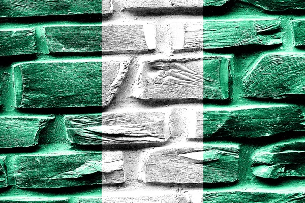 Tuğla duvar Nijerya bayrak bazı çatlaklar ve vintage bir görünüm — Stok fotoğraf