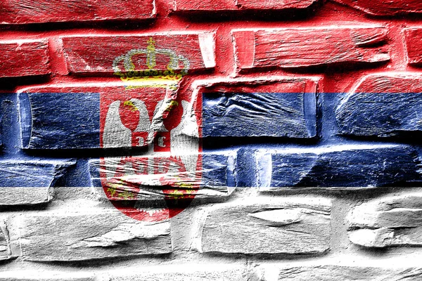 Cihlová zeď vlajka Srbska s některými praskliny a retro vzhled — Stock fotografie