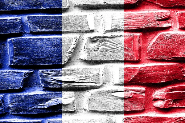 レンガの壁のいくつかの亀裂やビンテージの外観とフランス国旗 — ストック写真