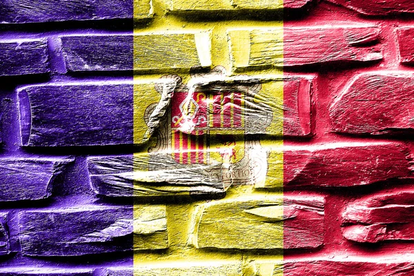 Brick wall Andorra flagga med några sprickor och vintage stil — Stockfoto