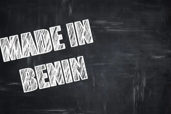 Μαυροπίνακας φόντο με κιμωλία γράμματα: έκανε στο Μπενίν — Φωτογραφία Αρχείου