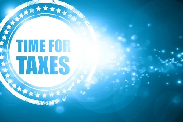 Sello azul sobre un fondo resplandeciente: hora de los impuestos —  Fotos de Stock