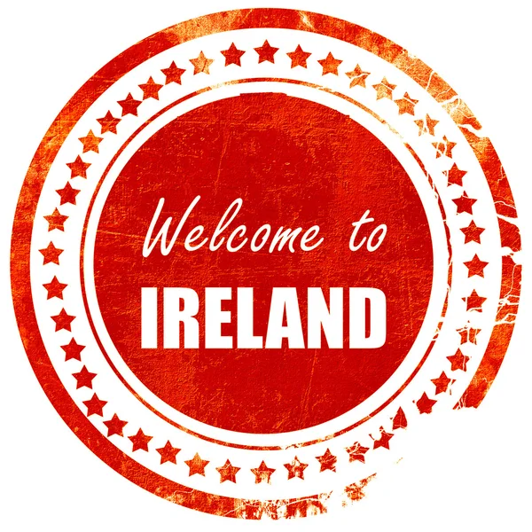 欢迎来到爱尔兰，在纯白色白条上盖上红色橡皮图章 — 图库照片