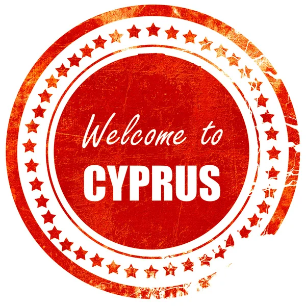 Ласкаво просимо на Кіпр, гранжева червона гумова марка на твердій білій спині — стокове фото