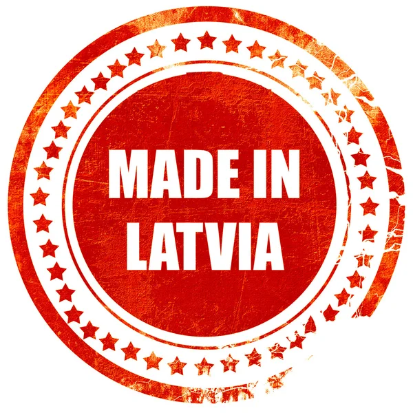 Зроблено в Латвії, гранжева червона гумова марка на твердому білому фоні — стокове фото