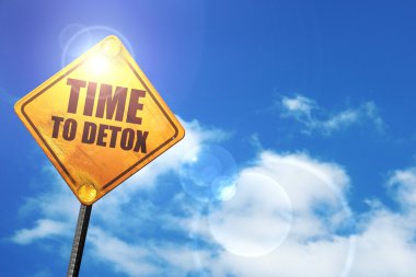 Sarı mavi bir gökyüzü ve beyaz bulutlar yol işaretiyle: Detoks için zaman