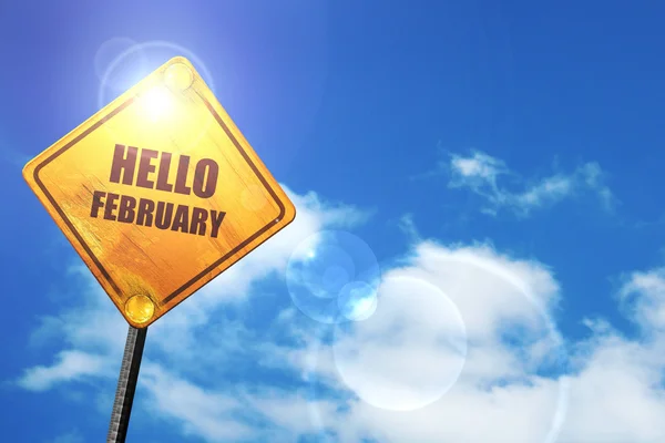 Señal amarilla con cielo azul y nubes blancas: hola februar — Foto de Stock