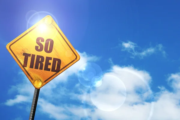 Yellow road sign with a blue sky and white clouds: so tired — Stock Photo, Image