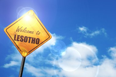 Sarı mavi bir gökyüzü ve beyaz bulutlar yol işaretiyle: le hoş geldiniz