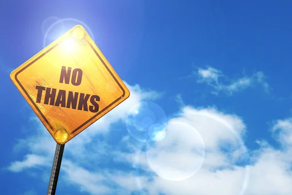 Señal amarilla con cielo azul y nubes blancas: no gracias sig — Foto de Stock