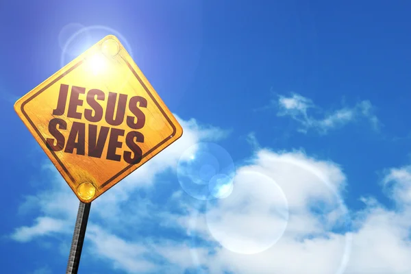 Cartello stradale giallo con cielo blu e nuvole bianche: Gesù salva — Foto Stock