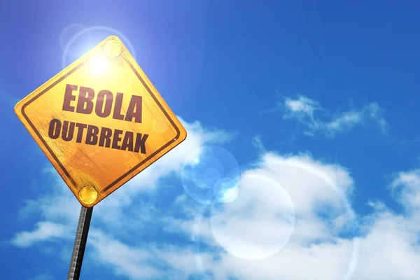 Gult Vägmärke med en blå himmel och vita moln: Ebola outbrea — Stockfoto