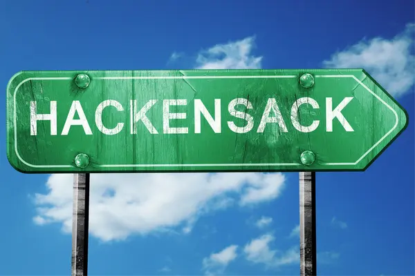 Hackensack señal de tráfico, aspecto desgastado y dañado — Foto de Stock