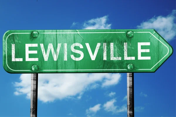 Lewisville señal de tráfico, aspecto desgastado y dañado —  Fotos de Stock