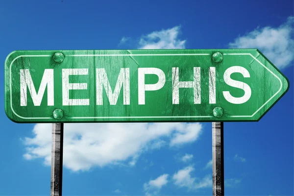 Memphis sinal de estrada, olhar desgastado e danificado — Fotografia de Stock