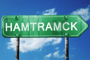 hamtrack yol işaret, yıpranmış ve hasarlı bir görünüm