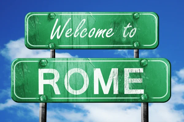 Roma vintage verde cartello stradale con sfondo cielo blu — Foto Stock