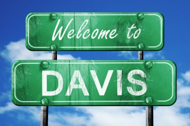 Davis vintage yeşil yol işareti mavi gökyüzü arka plan ile
