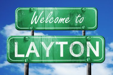 Layton vintage yeşil yol işareti mavi gökyüzü arka plan ile