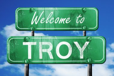 Troy vintage yeşil yol işareti mavi gökyüzü arka plan ile